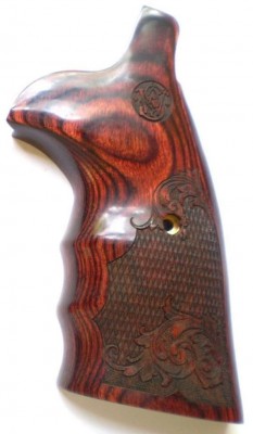 Dymondwood S&W Grip.jpg