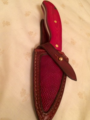 Mule 12 CruWear in red micarta with iguana sheath