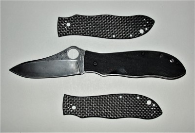 Mine came with original scales AND a nice pair of G10 custom scales by Sketchenscales with just right hand tip up clip holes. This G10 is textured much like th standard G10 Spyderco uses like on the PM2 and Para 3. It was a very nice value with the extra scales,...just $90 shipped! :-)