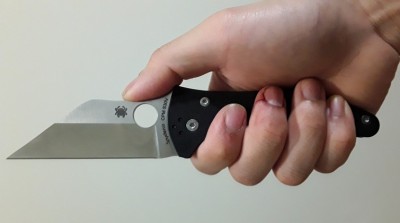 Holding the Yojimbo 2 in the &quot;Filipino grip&quot;