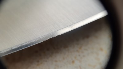 edge damage on factory secondary bevel after batoning on steel wires