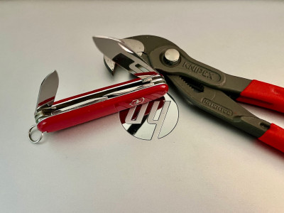 My trusty old Victorinox Spartan.
