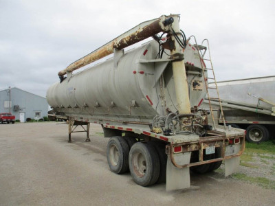 Feed-Trailers-Warren-AT-29974411.jpg