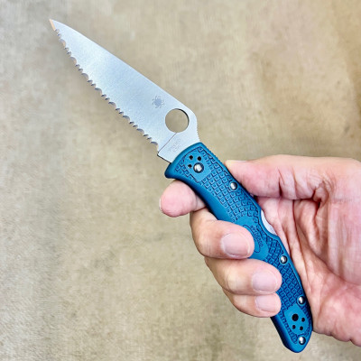Happy Friday : the serrated Endura in K390.