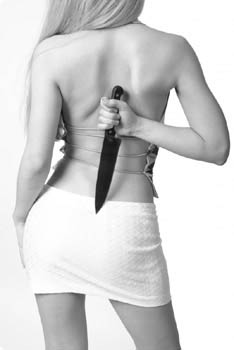 woman_with_knife.jpg